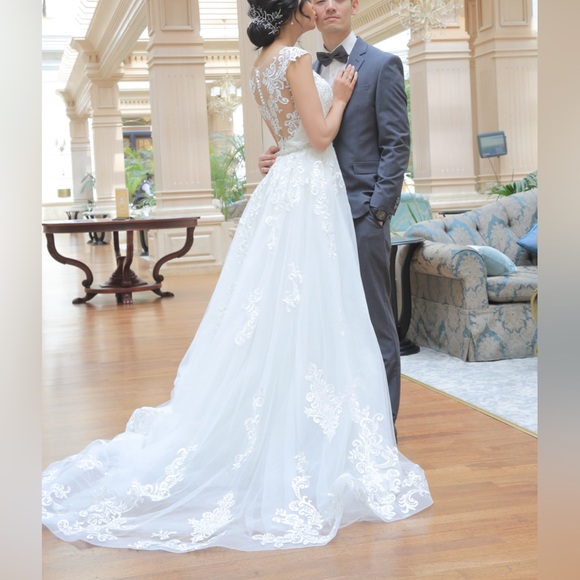 Lace wedding dress made in Italy. - Picture 3 of 5